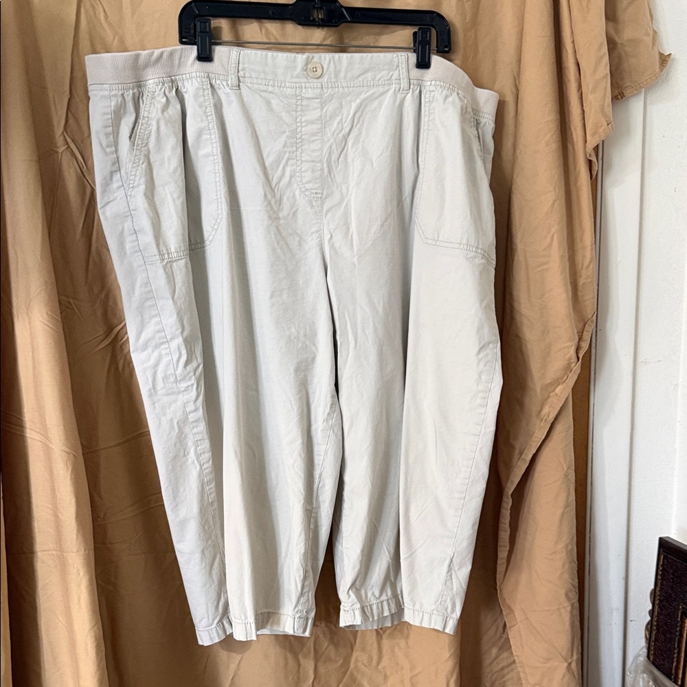 Kim Rogers Women's Cream Capris